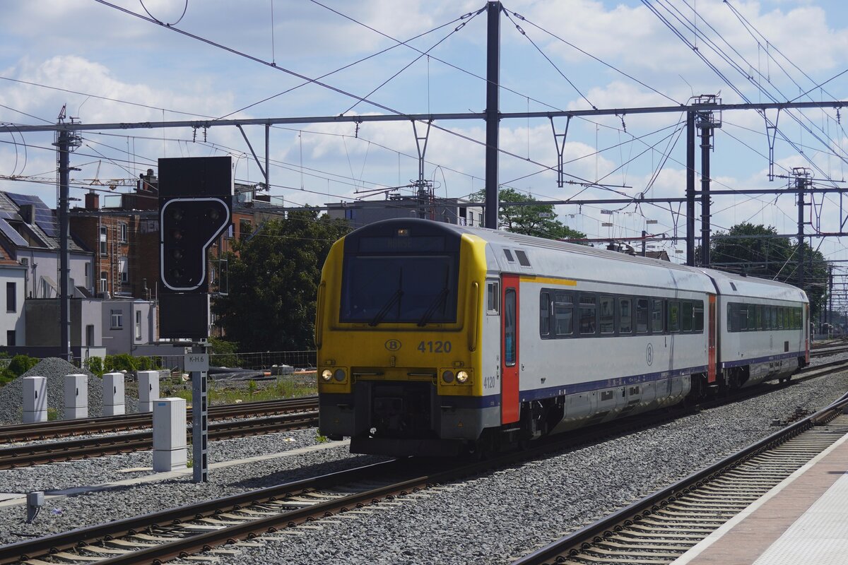 Am 2 Juli 2026 treft NMBS 4120 aus Eeklo als L-Trein (Lokaaltrein; RB) in Gent Sint-Pieters ein.