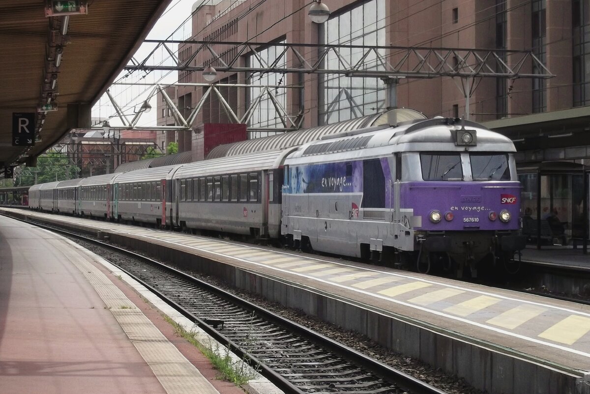 Am 2 Juni 2014 treft 67610 mit ein CoRail in Lyon Part-Dieu ein.