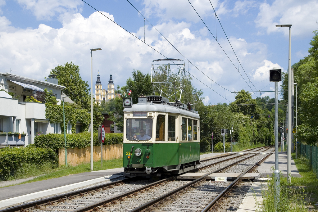 Am 2. Juni 2019 fand im Tramway Museum Graz das diesjährige Saisonfest unter dem Motto  70 Jahre Wagenserie 200  statt. 

Hier ist TW 234 als Zubringer in Teichhof zu sehen.