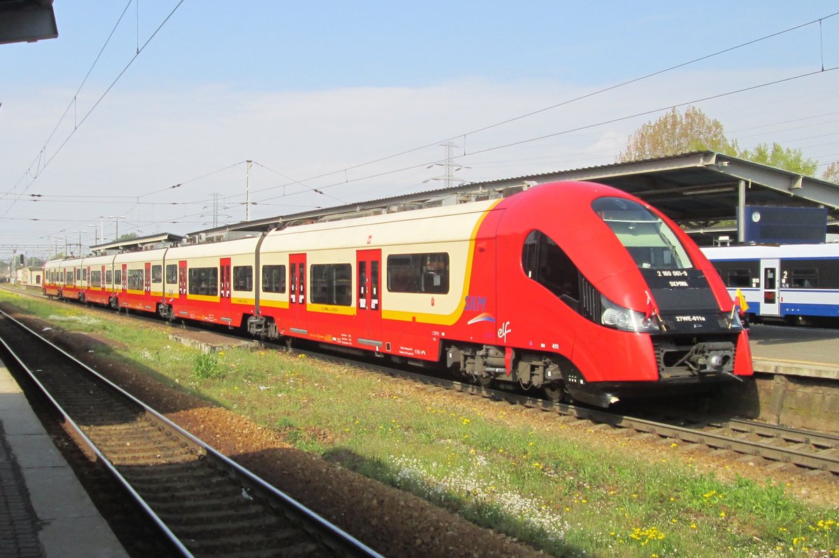 Am 2 Mai 2016 steht 27WE-011 in Warszawa-Zachodnia.