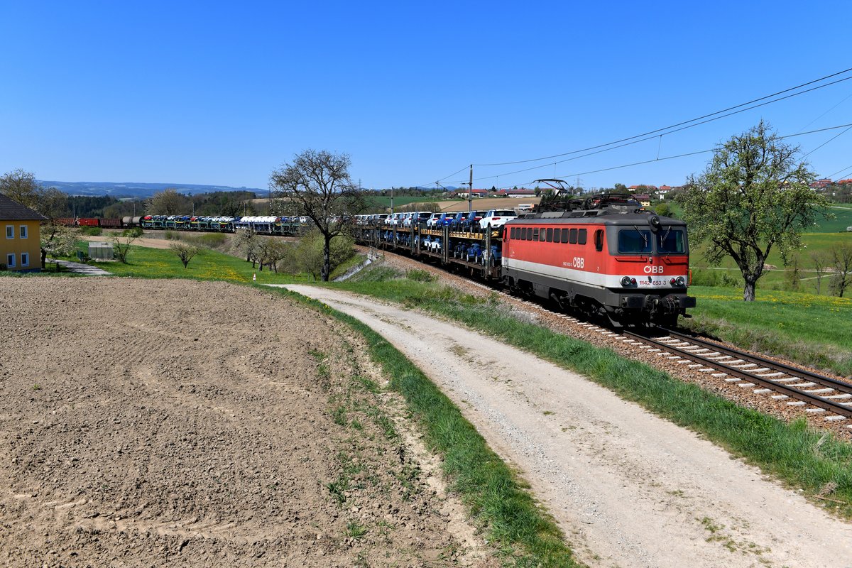 Am 20. April 2019 kam mit 1142.653 auch mal wieder eine Lok dieser Baureihe ins Mühlviertel. An diesem Tag brachte sie den G 44504 nach Summerau. Der gemischte Güterzug nach Tschechien wies an diesem Tage eine ordentliche Länge auf. Trotz der hohen Anhängelast benötigte der ÖBB-Klassiker keine Unterstützung und nahm die engen Kehren rund um Gaisbach-Wartberg in flotter Fahrt.  