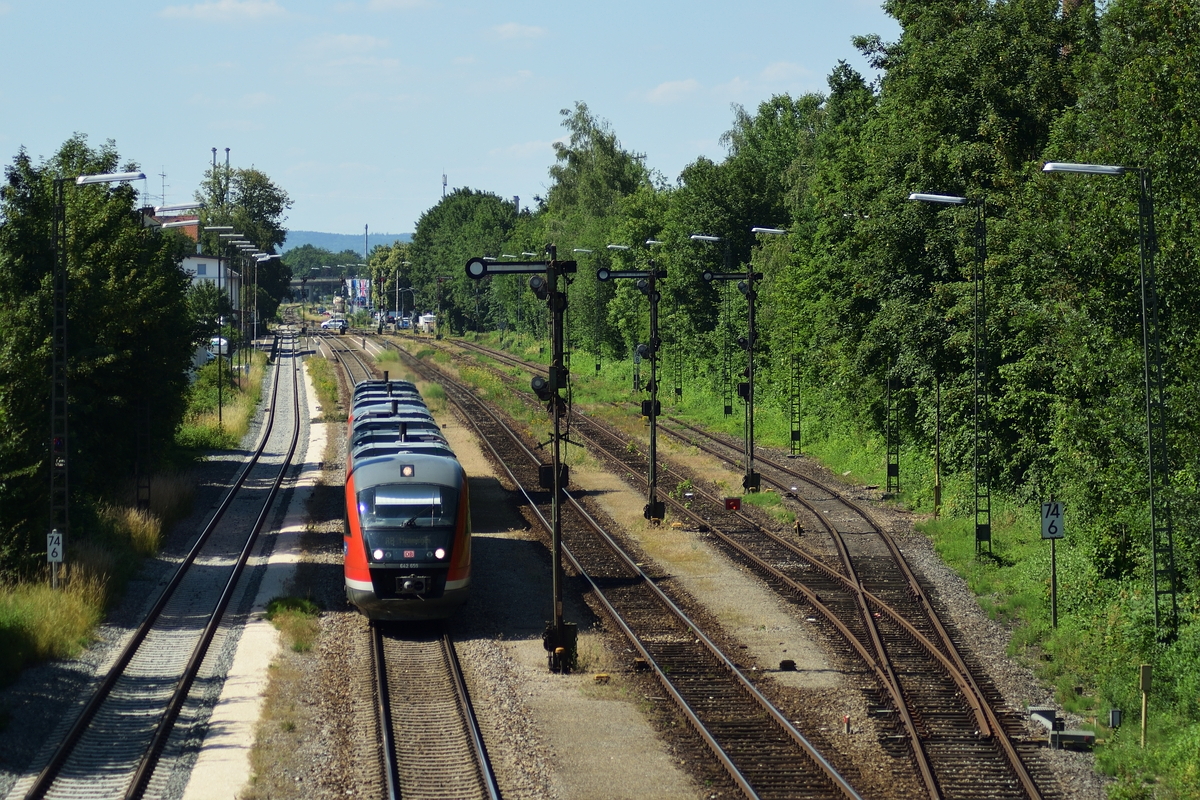 Am 20. Juni 2018 durchfuhr 642 159 als RB nach Memmingen den Bahnhof von Senden.