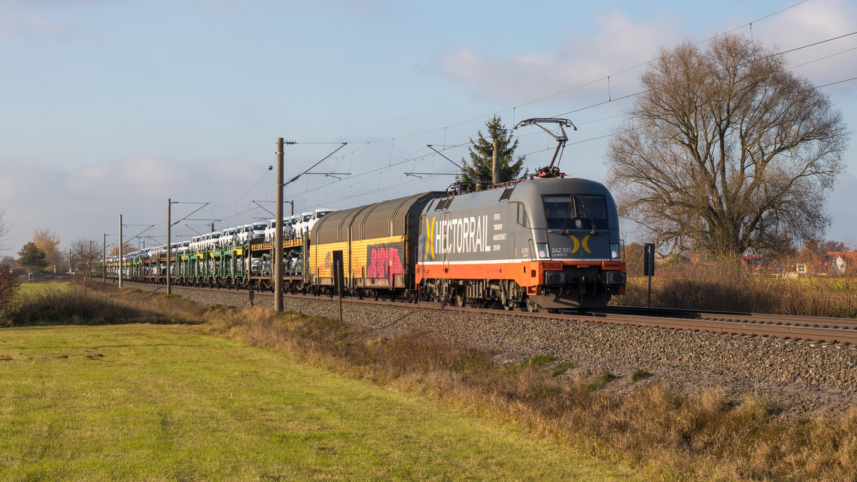 Am 20. November 2019 war die hectorrail 182 531-4 (242 531) bei Laubenzedel unterwegs gen Treuchtlingen. 