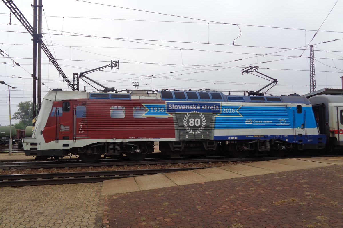 Am 20 September 2018 steht Werbelok 380 013 in Pardubice hl.n.