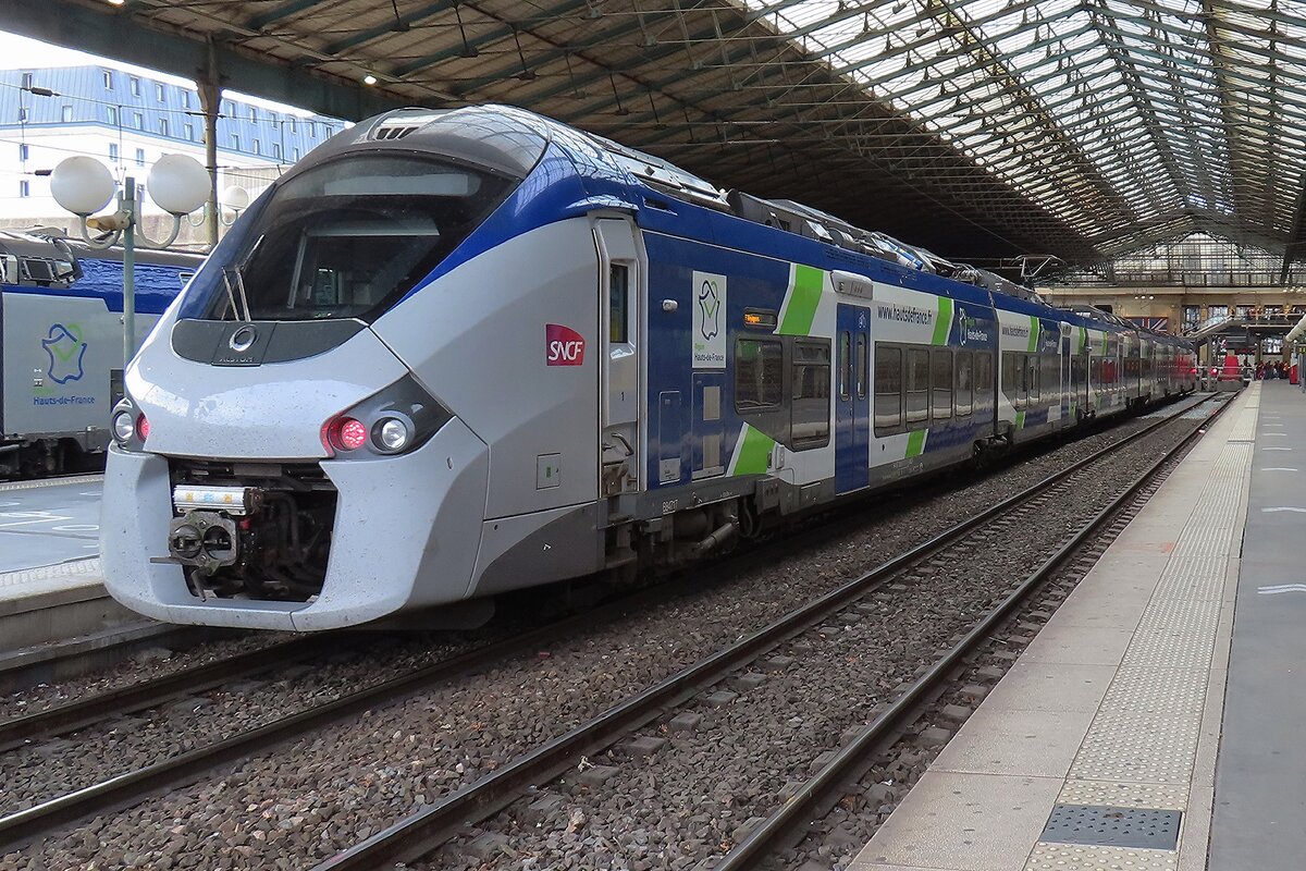 Am 20 September 2021 steht BiBi 84717 mit  Hauts de Francxe  Aufkleber nach Calais-Ville abfahrtbereit in Paris Nord.