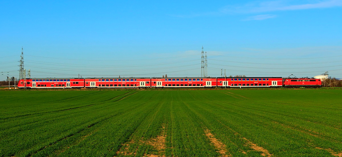 Am 20.03.2014 ist eine 111 mit dem RE 7 bei Allerheiligen in Richtung Köln unterwegs