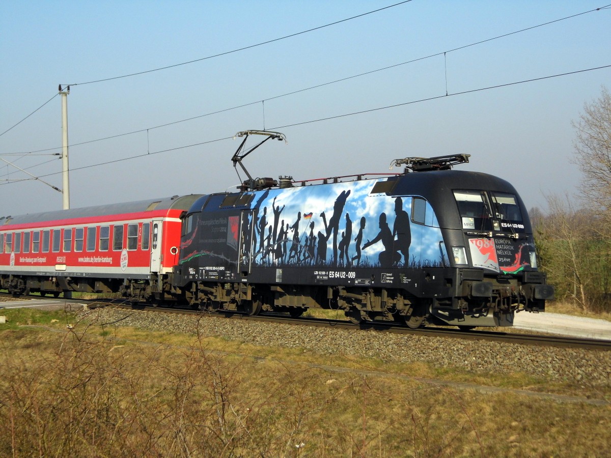 Am 20.03.2015 kam die 182 509 (ES 64 U2-009) von der MRCE aus Richtung Salzwedel und fuhr nach Stendal .