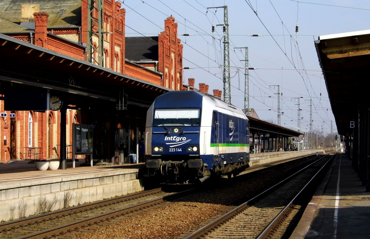 Am 20.03.2015 Rangierfahrt von der 223 144 von der IntEgro (Press) in Stendal .