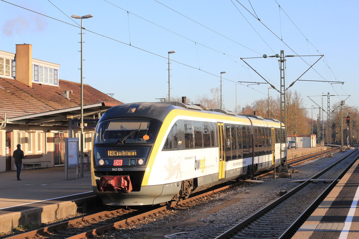 Am 20.03.2019 erreicht 642 624 als RB aus Tauberbischofsheim den Bahnhof Crailsheim. 