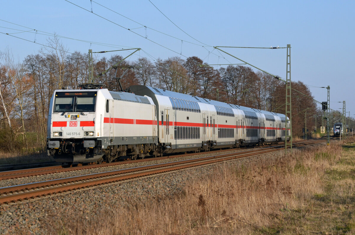 Am 20.03.22 trafen sich in Jütrichau ein RE Magdeburg - Leipzig sowie der IC 1934 Dresden - Emden mit 146 575 an der Spitze.
