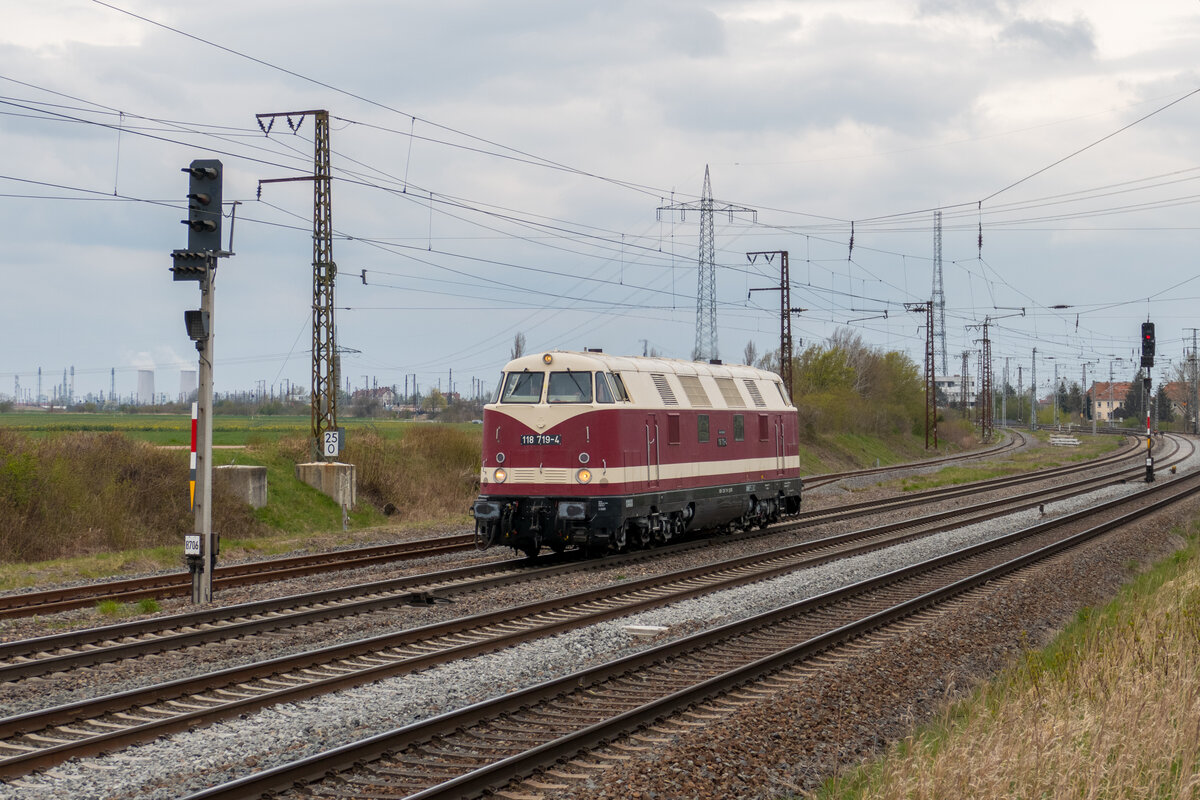 Am 20.04.2022 fuhr EBS 118 719 Lz durch Großkorbetha gen Karsdorf.