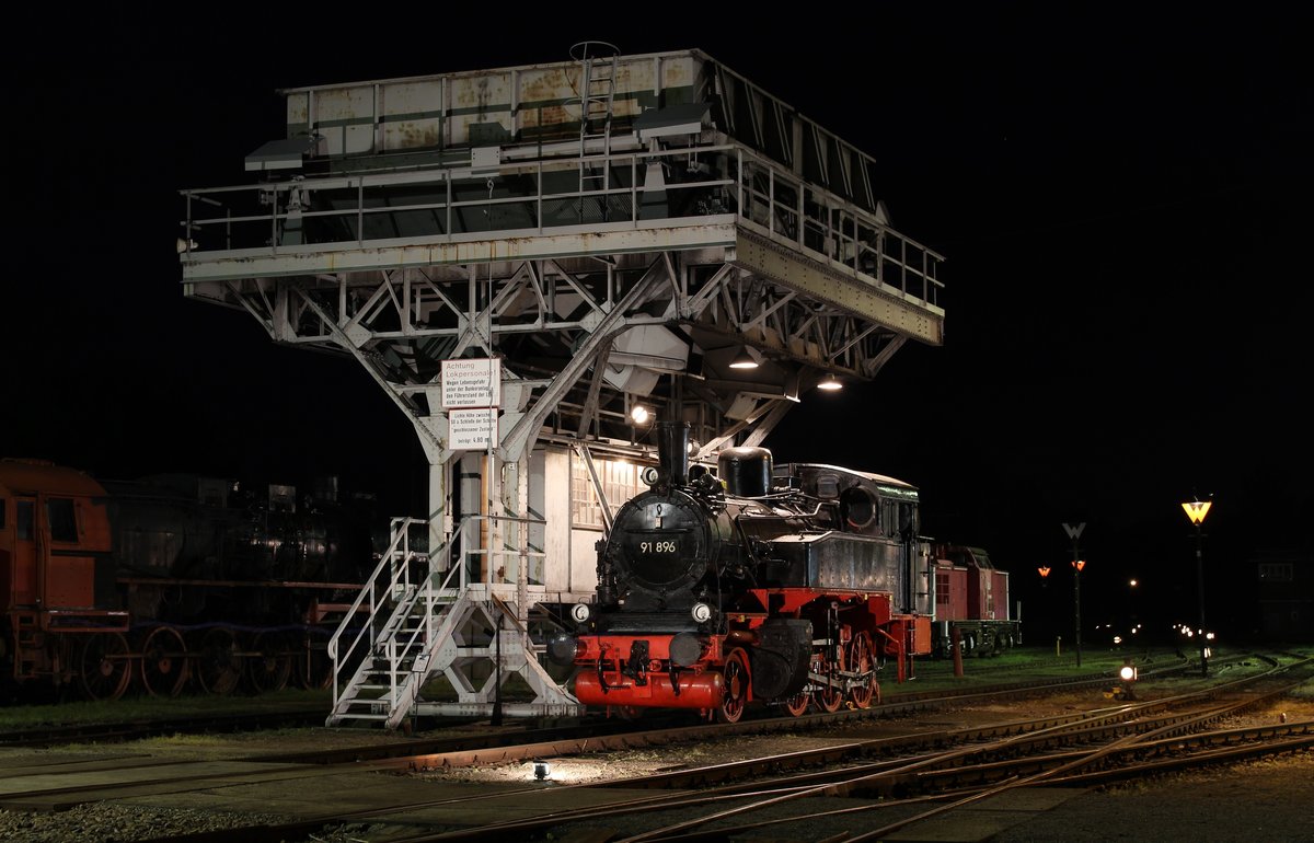 Am 20.05.17 war die Chemnitzer Museumsnacht.
Das SEM Chemnitz-Hilbersdorf machte auch mit.
Hier steht 91 896 unter dem Kohlehochbunker.