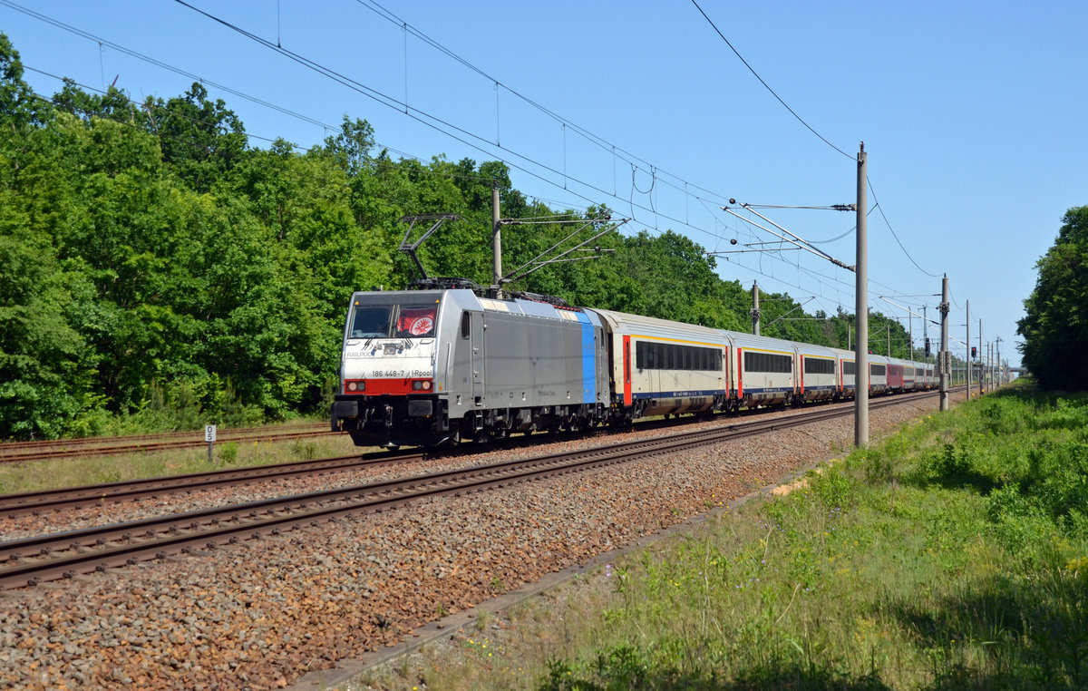 Am 20.05.18 führte 186 448 für Lineas einen Fussball-Sonderzug von Berlin nach Frankfurt(M). An diesem Tag reisten die letzten Fans von Eintracht Frankfurt zurück in ihre Heimat.