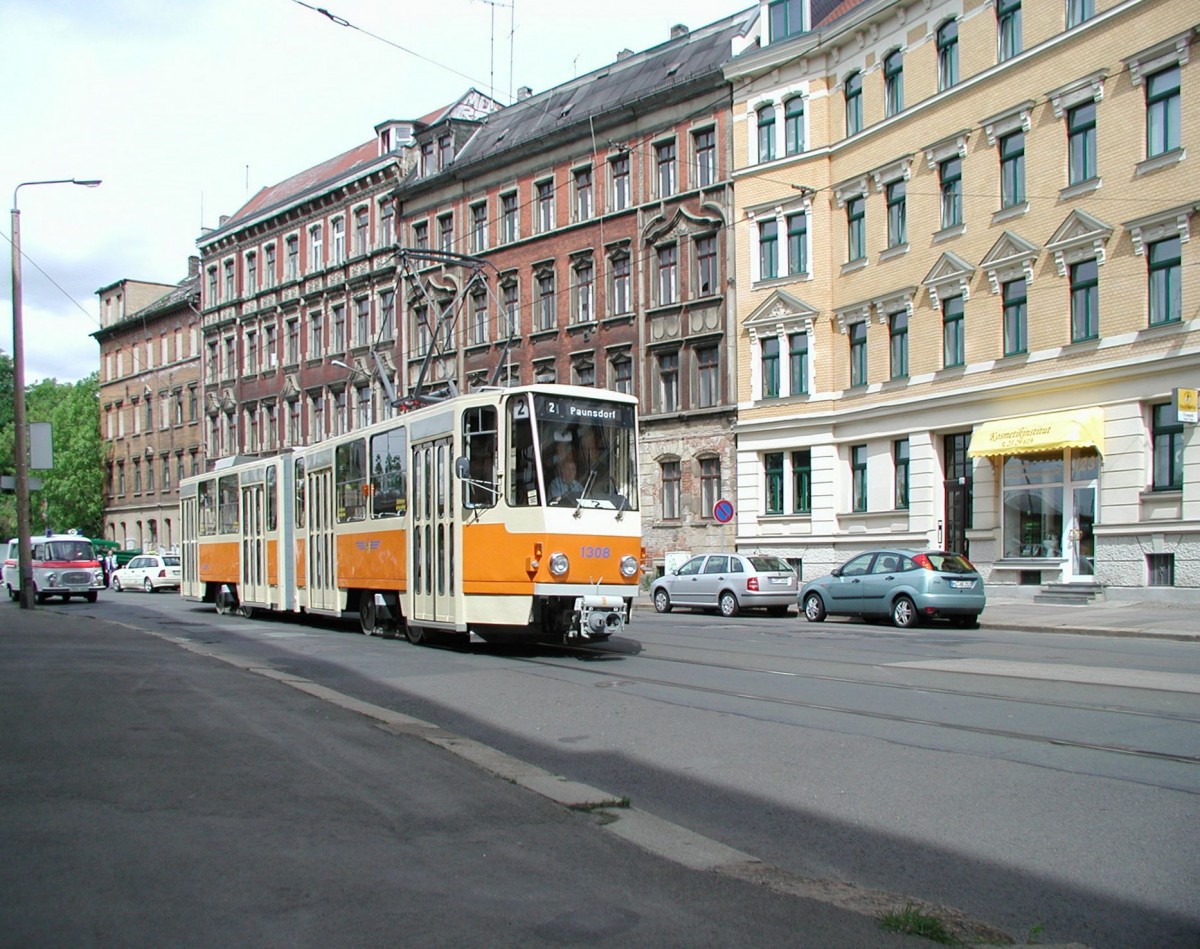 Am 20.05.2006 war der Leipziger KT4D 1308 auf einer Fotofahrt unterwegs und wurde hier zusammen mit einem Barkas B1000 in Sellerhausen abgelichtet.