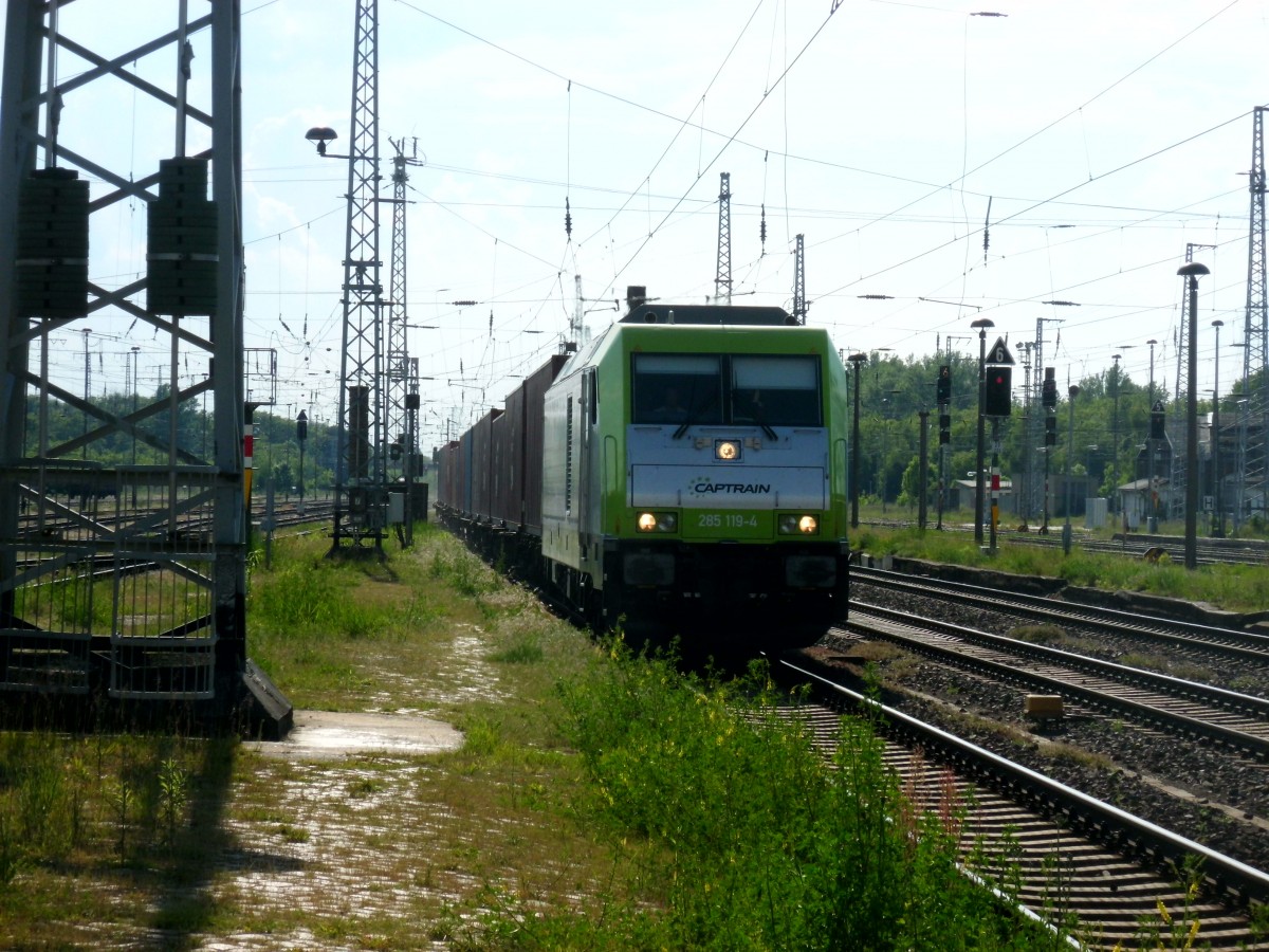 Am 20.05.2014 kam 285 119 mit einem Containerzug aus Richtung Salzwedel nach Stendal und fuhr weiter in Richtung Magdeburg.