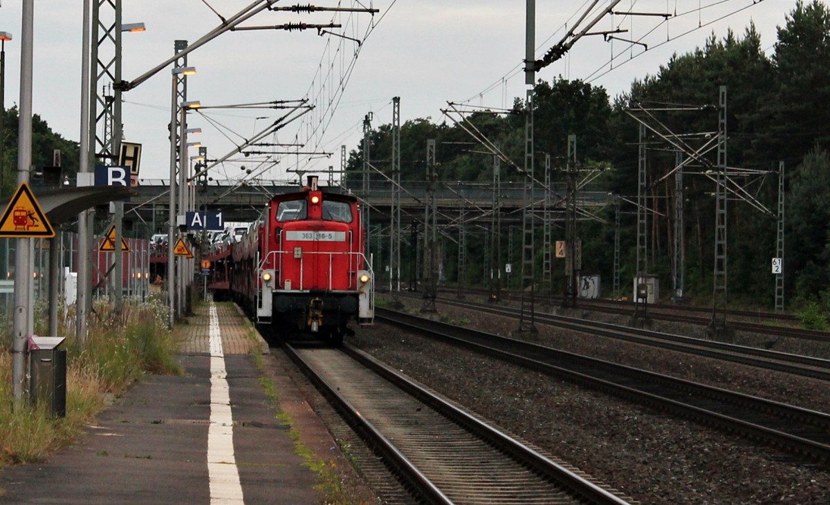 Am 20.06.2014 hatte die 363 116-5 die Aufgabe einige Autowagen vom DB Autozug Terminal in Neu Isenburg an den AZ 1350 zu rangieren. Hier sieht man 363 116-5 am Bahnsteig in Neu Isenburg.