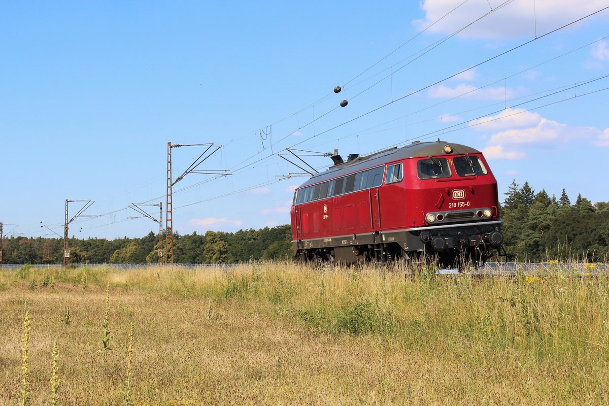 Am 20.06.2018 ist 218 155 als Solofahrt bei Waghäusel in Richtung Süden unterwegs.