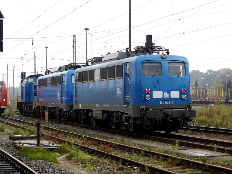 Am 20.09.2014 waren die 204 031-1 und die 140 041-5 und die 140 038-0 von der Press in Stendal abgestellt das bild wurde von Bahnsteig 5 gemacht .