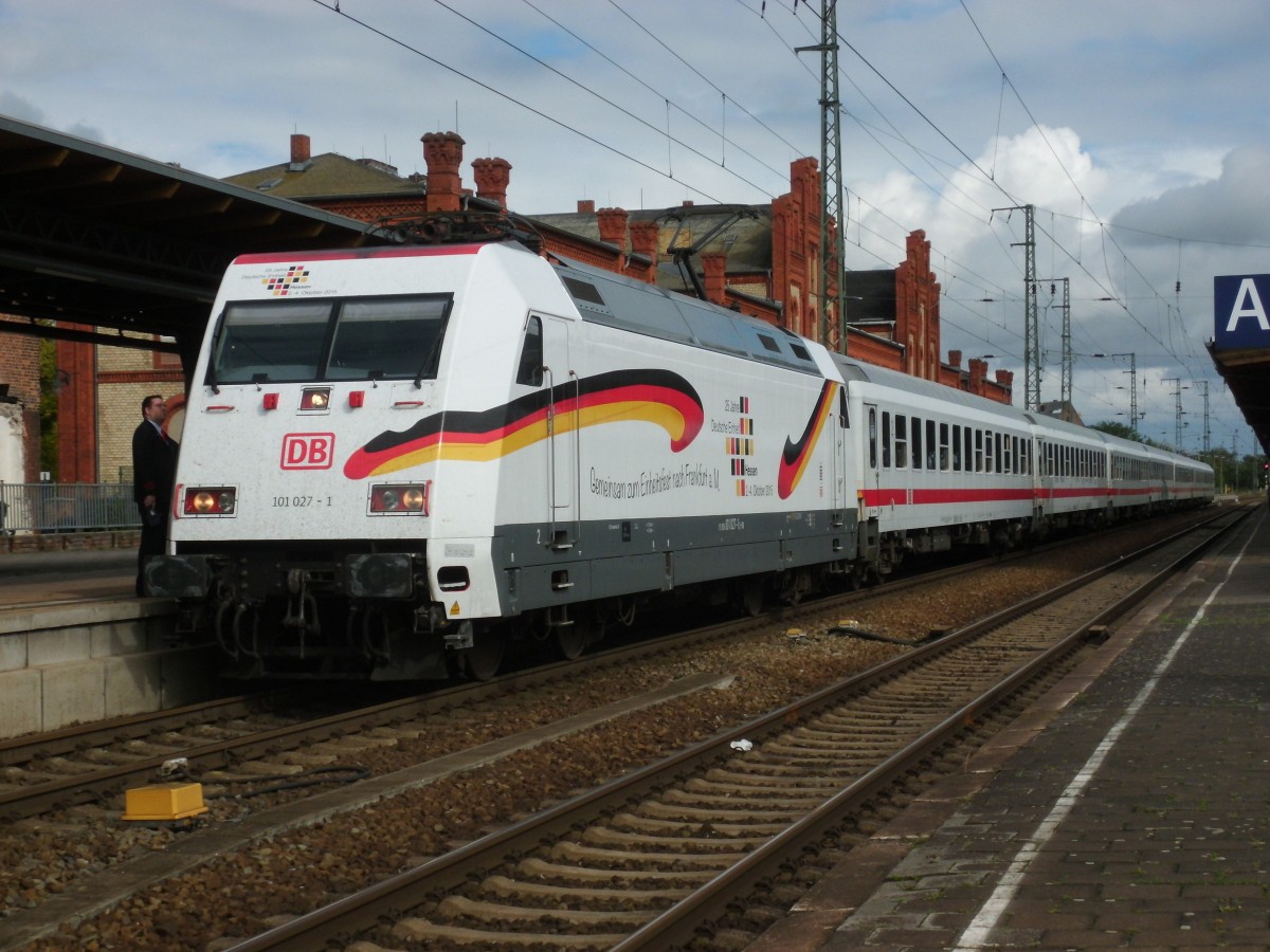 Am 20.09.2015 kam 101 027 mit ihrem IC 1917 aus Berlin nach Stendal und fuhr weiter nach Frankfurt am Main.