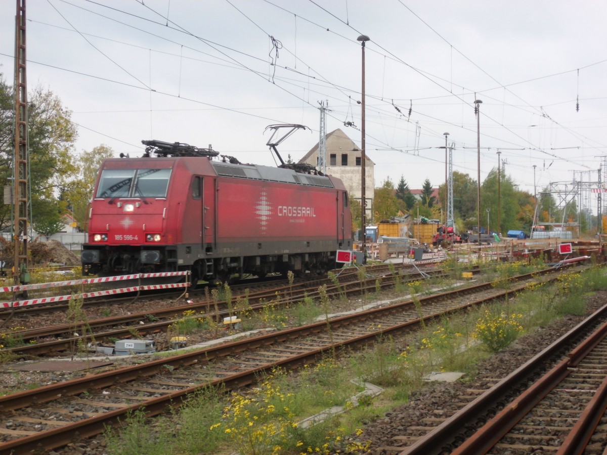 Am 20.10.2013 kam 185 596 mit einem Fiat Autozug nach Stendal.Hier machte sie gerade Kopf und fuhr dann nach Hannover weiter.