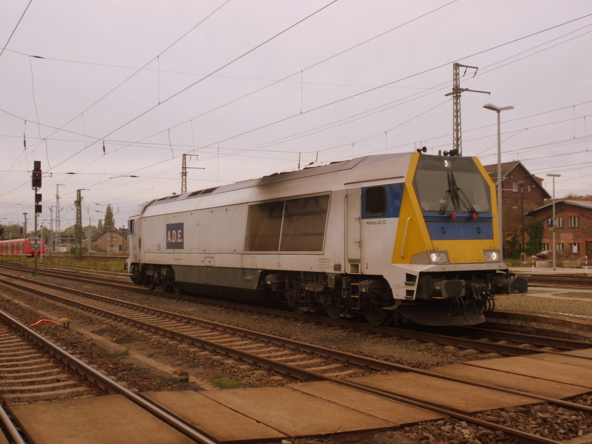 Am 20.10.2013 kam 264 007 aus dem Bw Stendal vom Tanken und setzte sich wieder vor ihrem Zug zur weiterfahrt Richtung Hannover.
