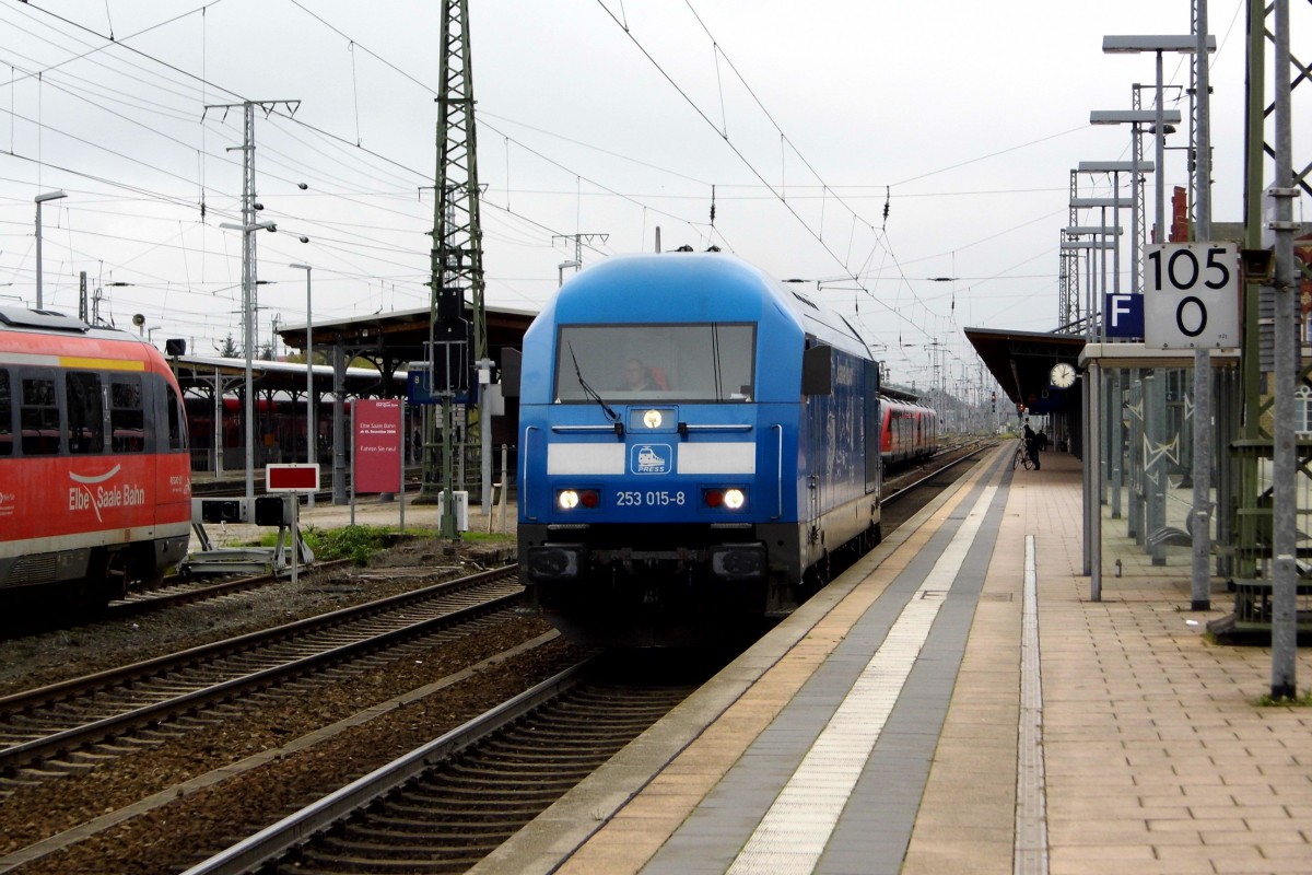 Am 20.10.2015 kam die 253 015-8 von der Press nach Stendal und wurde in Stendal abgestellt .