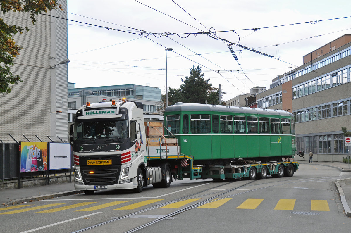 Am 20.10.2016 wurden in der Hauptwerkstatt drei weitere Anhänger für die Reise nach Belgrad auf Lastwagen verladen. Hier verlässt der B 1461 die Hauptwerkstatt Richtung Grenzübergang Weil am Rhein.
