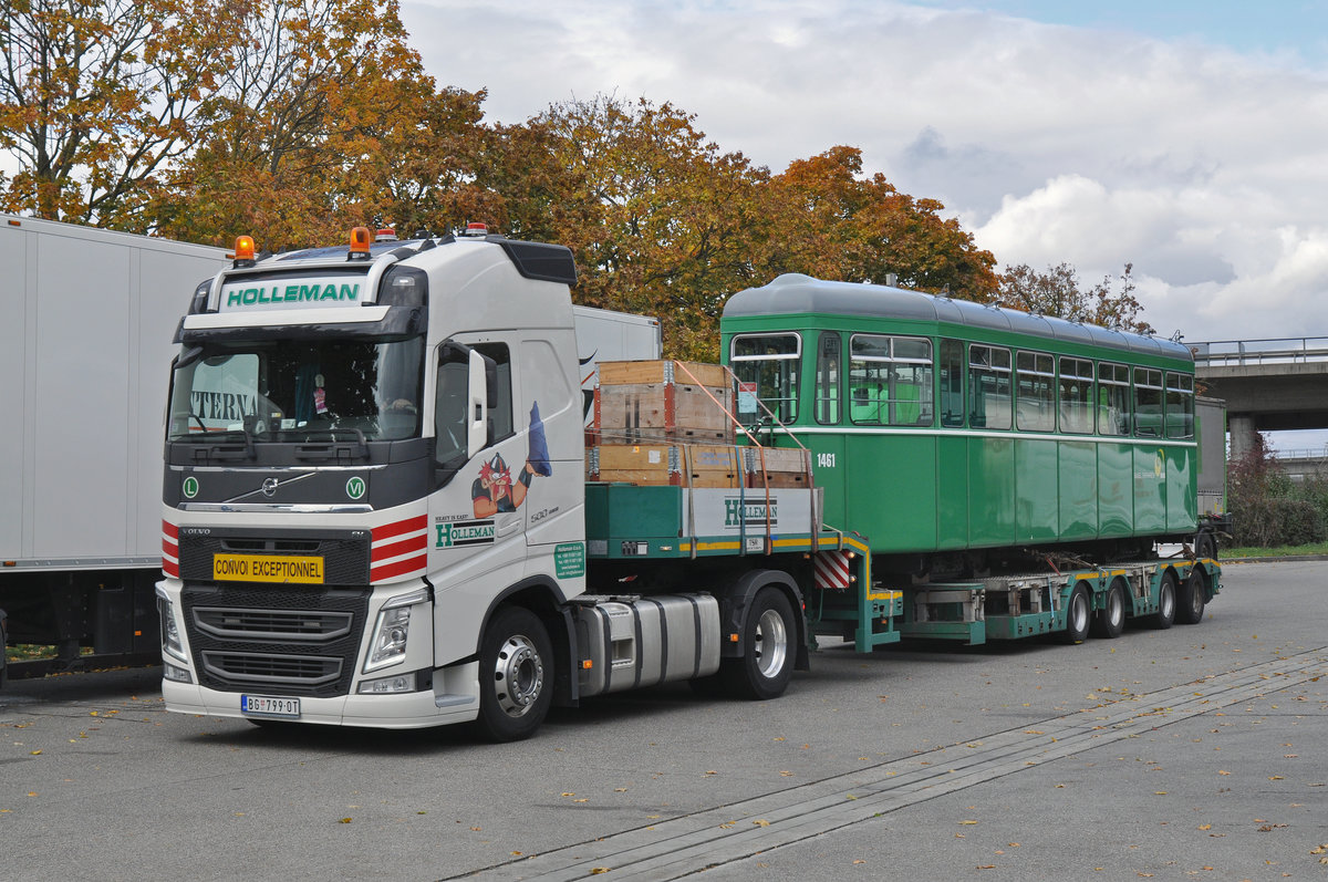 Am 20.10.2016 wurden in der Hauptwerkstatt drei weitere Anhänger für die Reise nach Belgrad auf Lastwagen verladen. Nun sind die Lastwagen am Zoll in Weil am Rhein. Nach einem kurzen Halt auf dem Lastwagenparkplatz geht die Reise weiter. Der Lastwagen mit dem B 1461 fährt wieder auf die Autobahn.