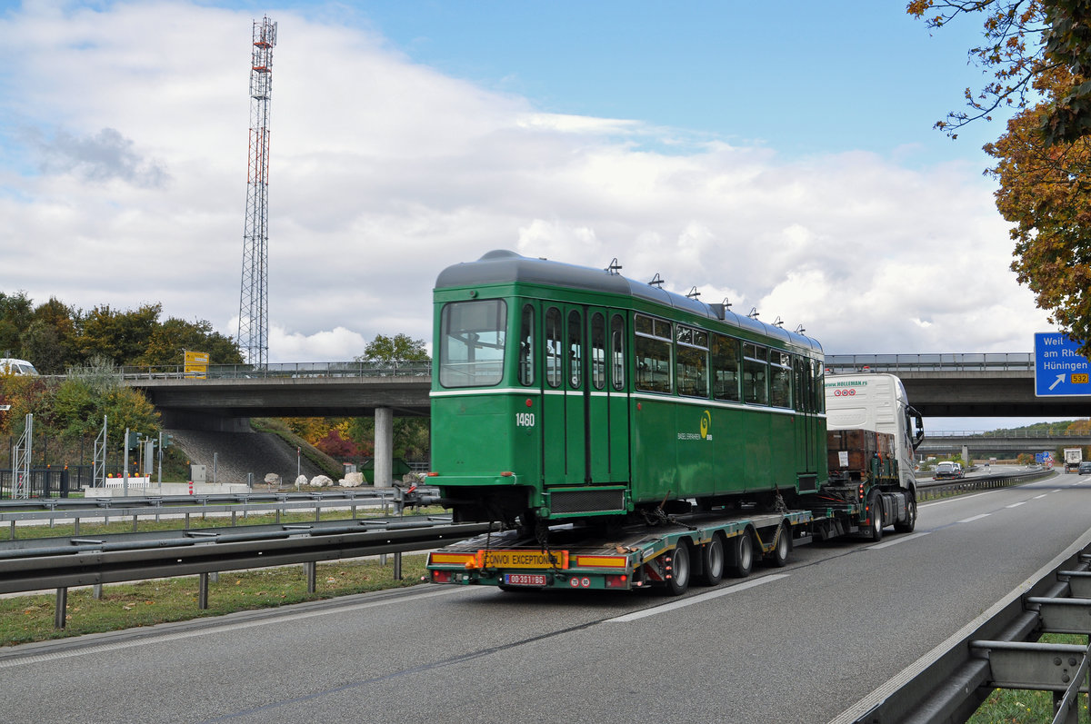 Am 20.10.2016 wurden in der Hauptwerkstatt drei weitere Anhänger für die Reise nach Belgrad auf Lastwagen verladen. Nun sind die Lastwagen am Zoll in Weil am Rhein. Nach einem kurzen Halt auf dem Lastwagenparkplatz geht die Reise weiter. Der Lastwagen mit dem B 1460 fährt wieder auf der Autobahn Richtung Belgrad.