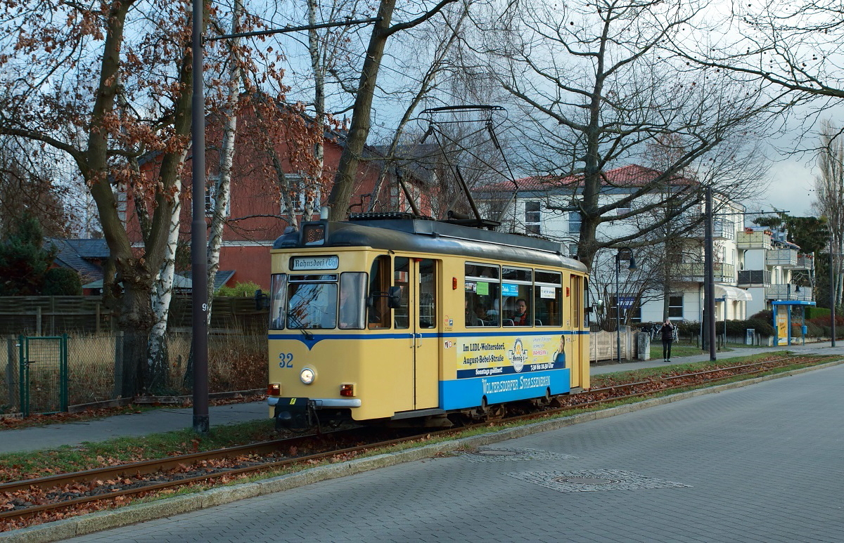 Am 20.11.2015 hat Tw 32 der Woltersdorfer Straßenbahn die Haltestelle Lerchenstraße in Richtung Rahnsdorf verlassen