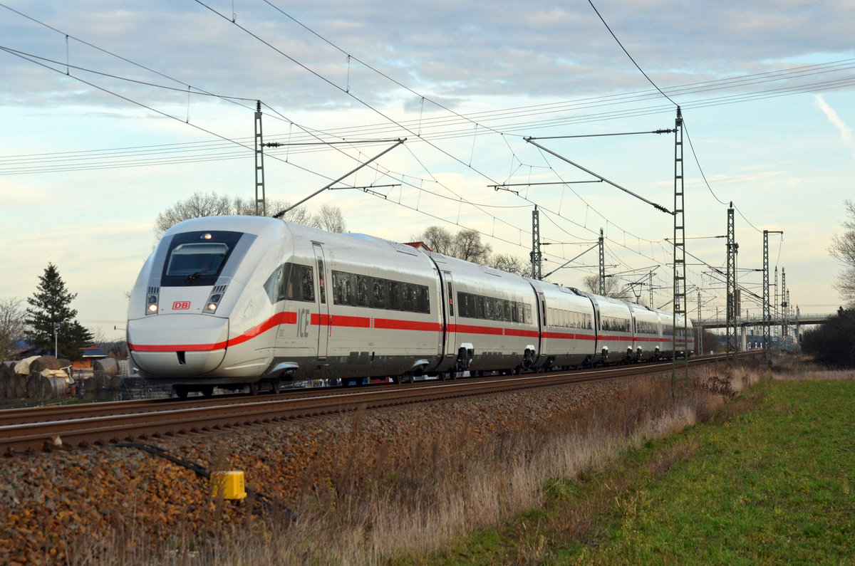 Am 20.12.20 rollte dieser ICE der Reihe 412 als ICE 934 durch Gräfenhainichen Richtung Bitterfeld.