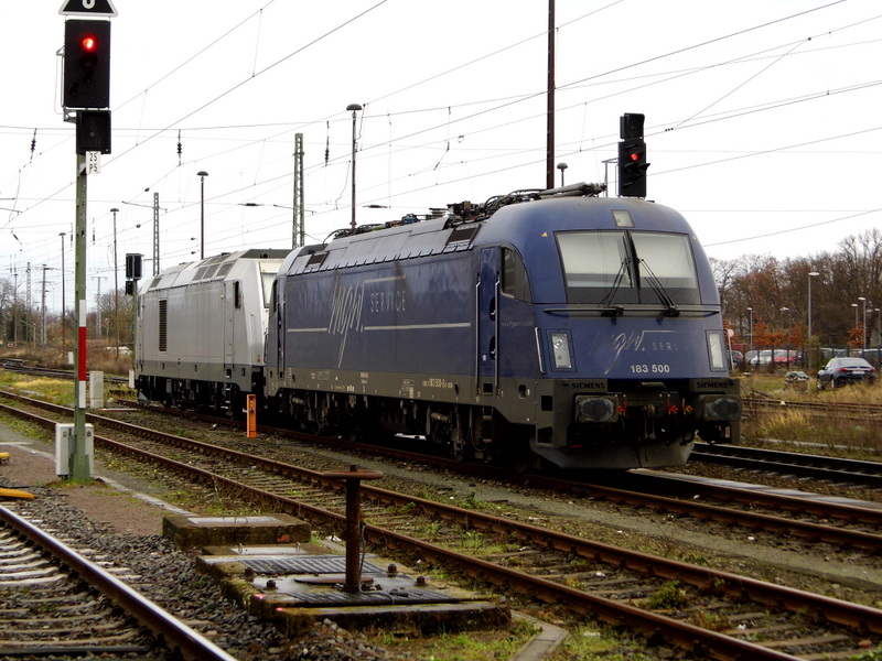 Am 20.12.2014 waren die 76 110 von der Press und die 183 500 von der MGW Service in Stendal abgestellt .