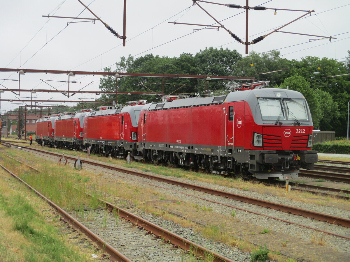 Am 20.Juni 2021 wurden die vier,nagelneuen EB 3200 nach Padborg gebrachte.Am 23.Juni 2021 konnte ich die 3212,3223,3224 und die 3222 fotografieren.