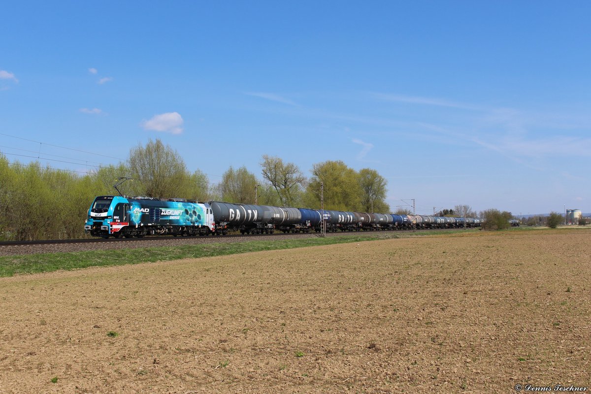 Am 21 April 2021 zog die 159 209 ELP/BSAS einen Kesselzug von Seelze nach Ingolstadt. Bei Klein Schneen konnte ich diesen herrlichen Zug inklusive einer wunderschönen Lok bildlich festhalten.