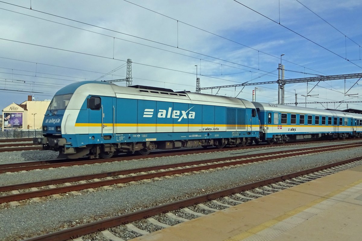 Am 21 Februar 2020 verlässt ALEX 223 065 Plzen hl.n. mit ein Schnellzug richtung München Hbf.