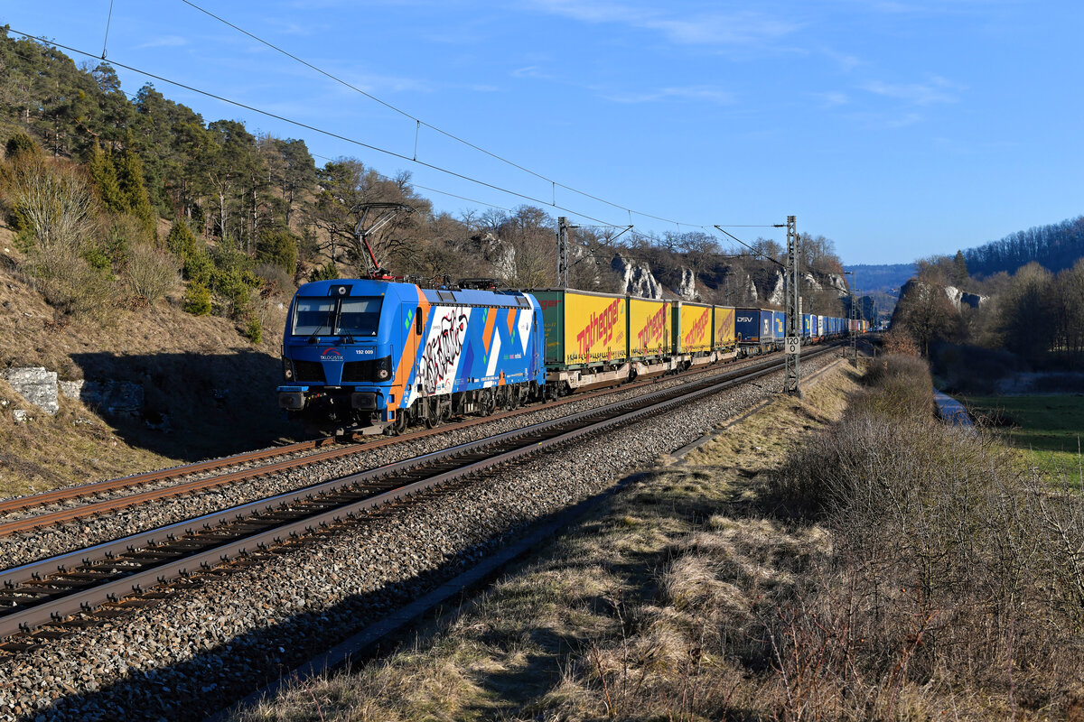 Am 21. Februar 2021 bespannte die 192 009 den DGS 43104 zwischen Kufstein und Leipzig Wahren. Bei Hagenacker im Altmühltal konnte ich den bunten KLV-Zug aufnehmen.