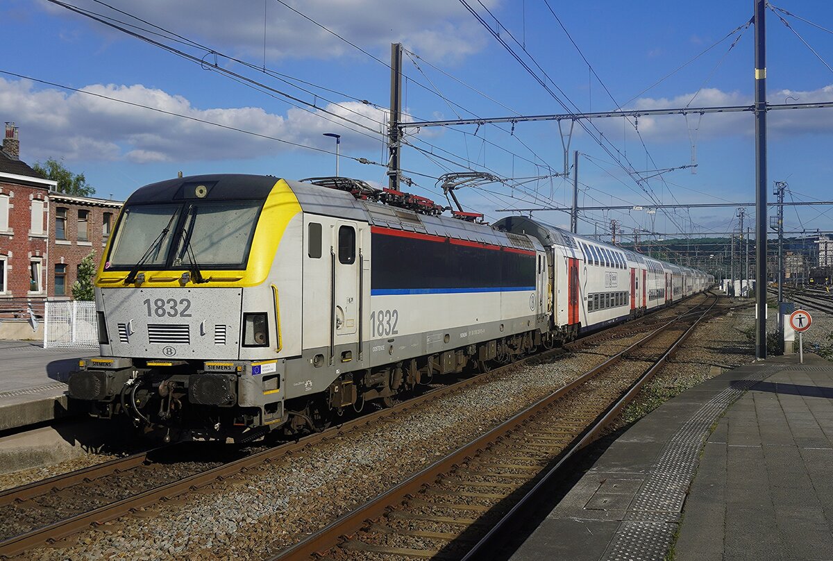 Am 21 Mai 2026 schiebt NMBS/SNCB 1832 ein IC nach Verviers und Eupen aus L�ttich-Guillemins aus.
