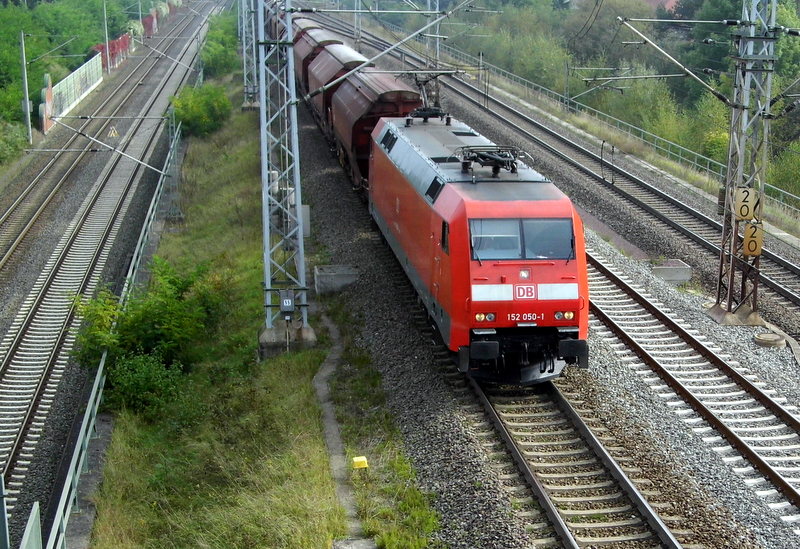 Am 2.10.2014 kam die 152 050-1 von der DB aus Richtung Stendal und fuhr weiter in Richtung Wittenberge .