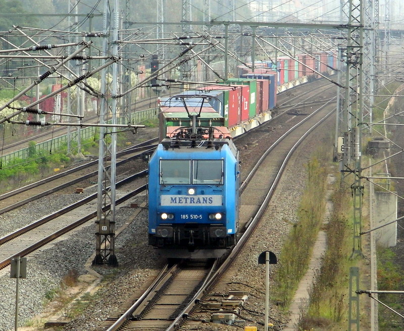 Am 2.10.2014 kam die 185 510-1 von der METRANS aus Richtung Stendal und fuhr weiter in Richtung Salzwedel .