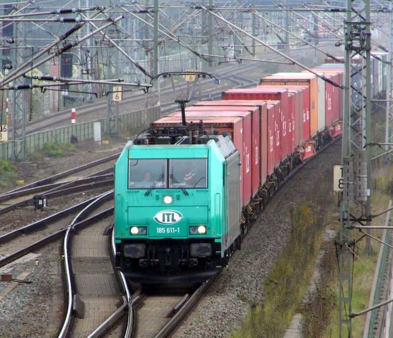 Am 2.10.2014 kam die 185 611-1 von der ITL aus Richtung Stendal und fuhr weiter in Richtung Salzwedel .