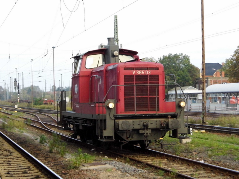 Am 2.10.2014 Rangierfahrt von die V 365 03     in Stendal das bild wurde von Bahnsteig 5 gemacht .