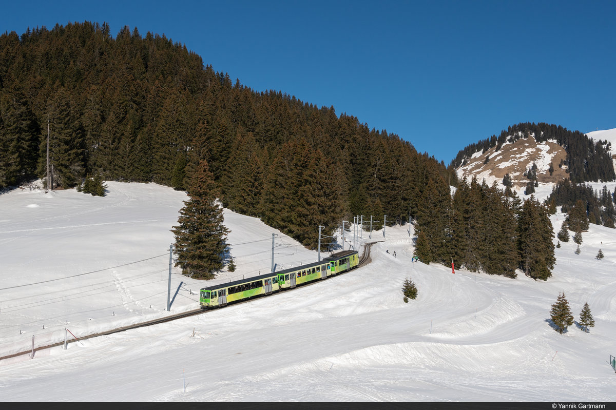 Am 21.02.2021 ist TPC/BVB BDeh 4/4 83 unterwegs in Richtung Villars-sur-Ollon und konnte hier bei Col de Soud aufgenommen werden.