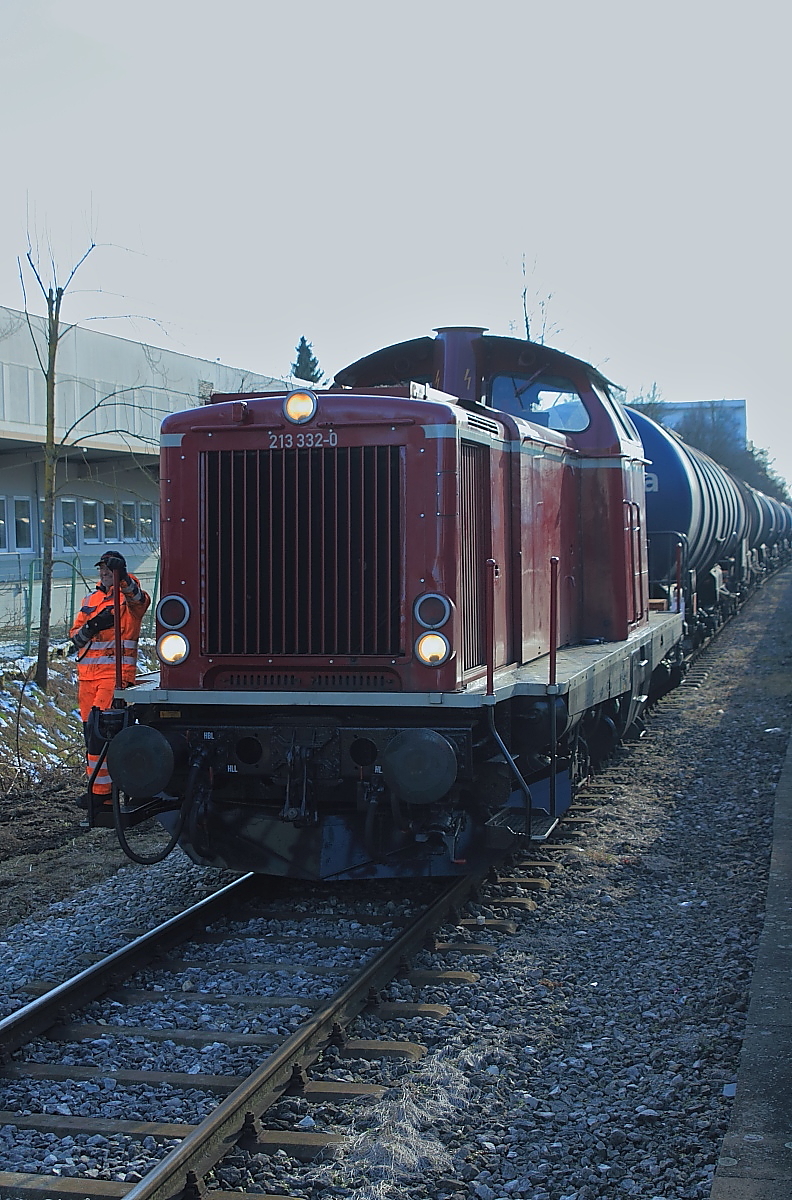 Am 21.03.2018 war die ehemalige Steilstreckenlok 213 332-0 von UTL in Um-Donautal im Einsatz