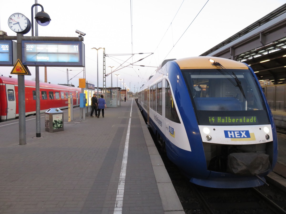 Am 21.04.2015 Hex Lint nach Halberstadt/Ilsenburg im Bahnhof von Halle (Saale)