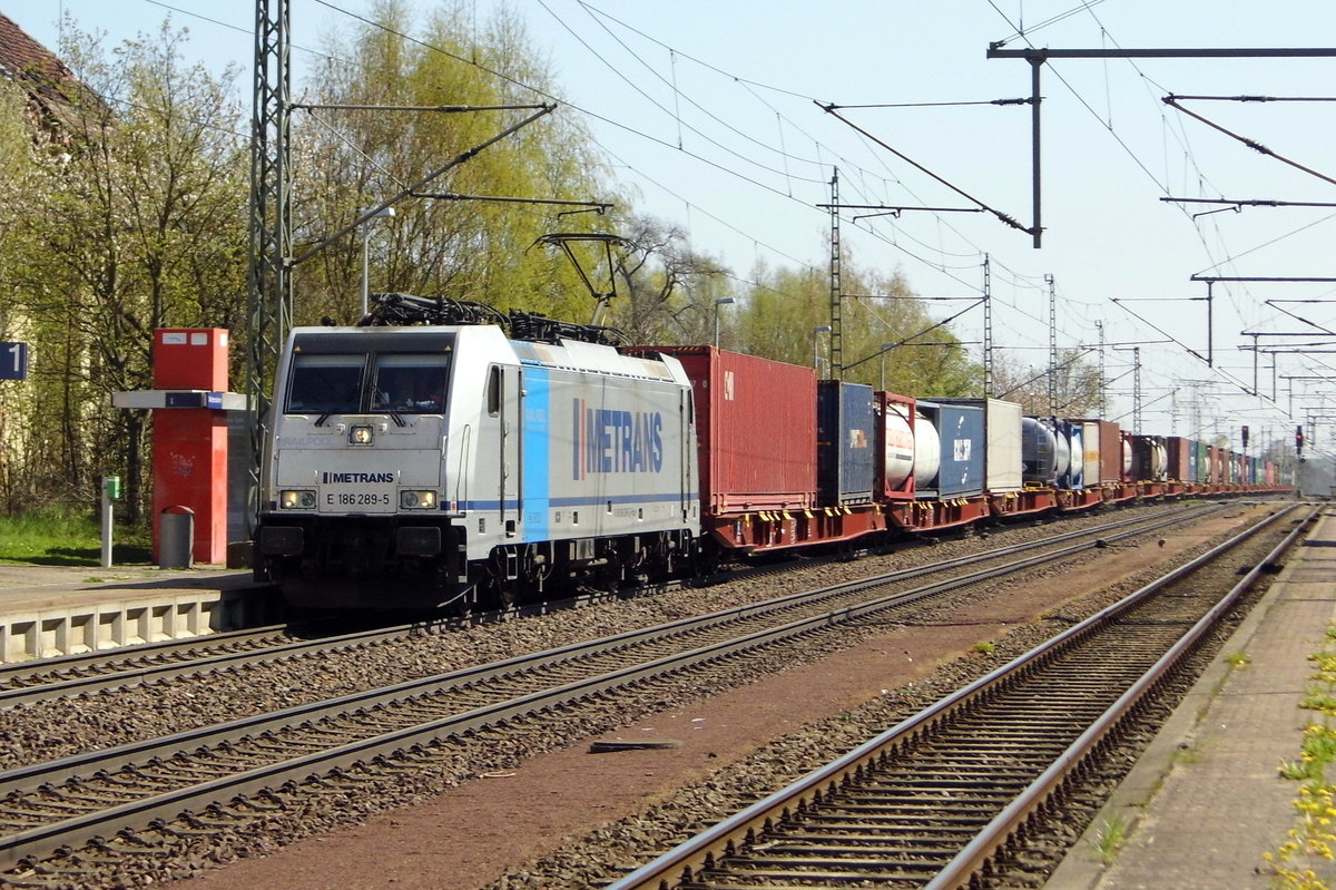 Am 21.04.2016 kam die E 186 289-5 von METRANS (Railpool) aus der Richtung Magdeburg nach Wefensleben und fuhr weiter in Richtung Helmstedt .