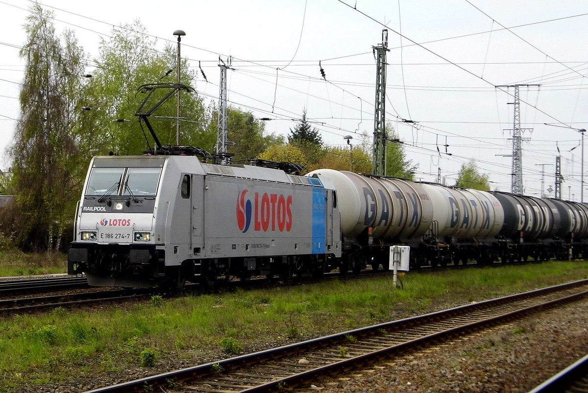 Am 21.04.2017 kam die E 186 274-7 von der Lotos Kolej Sp. z o.o., Gdańsk, ( Railpool) aus Richtung Braunschweig nach Stendal und fuhr weiter in Richtung Magdeburg . 
