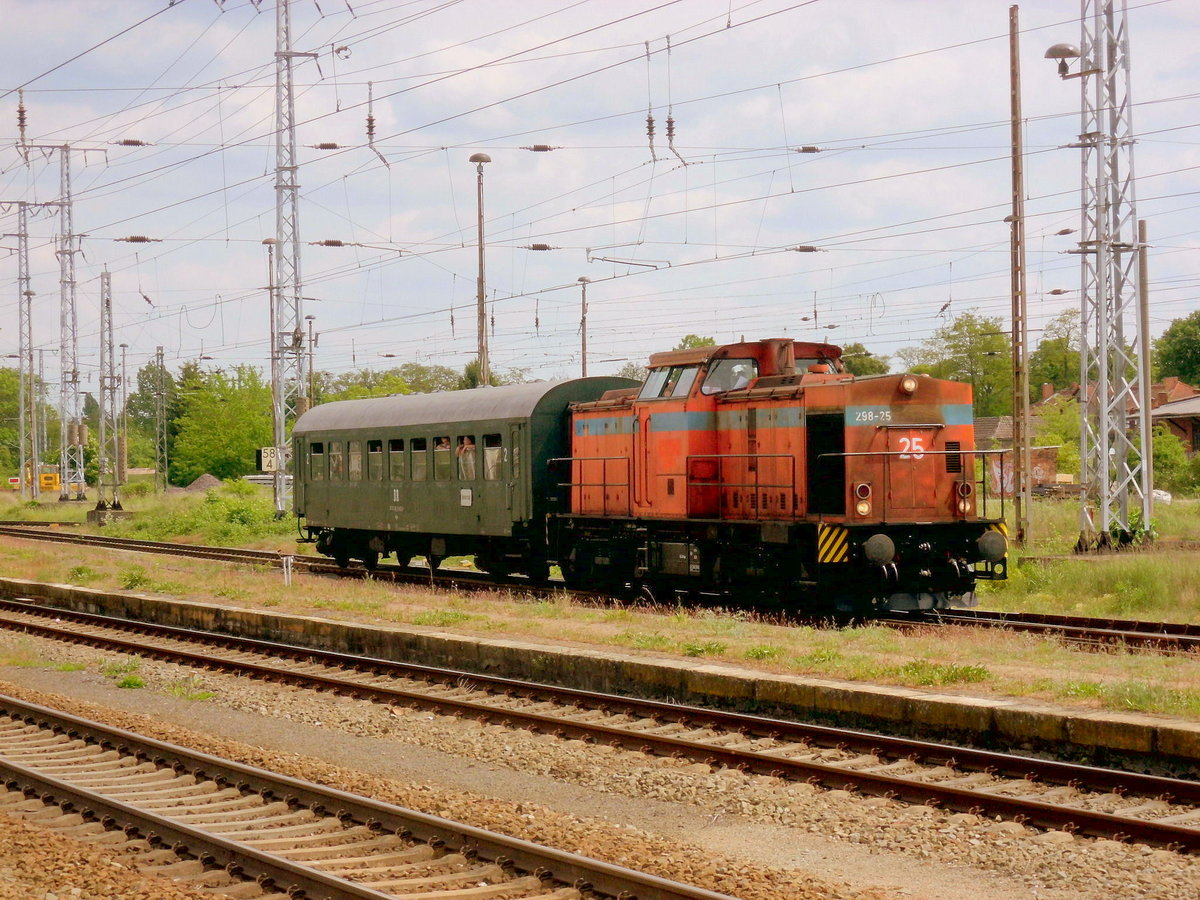 Am 21.05.2016 kam 298 135 mit ihrem Sonderzug aus Magdeburg nach Stendal und rangierte dann in das RAW Stendal.