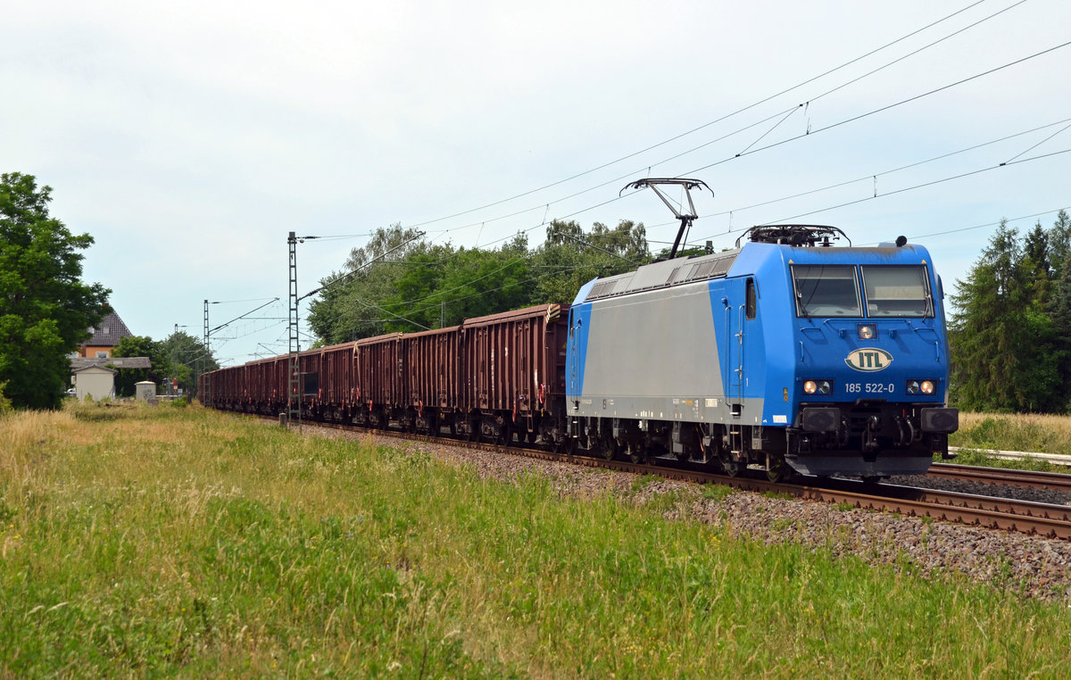 Am 21.06.17 rollte 185 522 mit ihrem Hochbordwagenzug durch Jütrichau Richtung Roßlau.