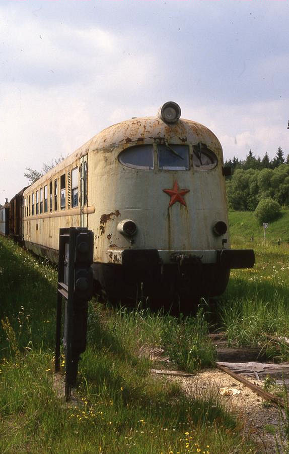 Am 21.06.1988 besuchte ich zum ersten Mal das Depot in Ceske Velenice. Im Außenbereich stand auch dieser ehemalige Schnelltriebwagen von Ganz Mavag.
