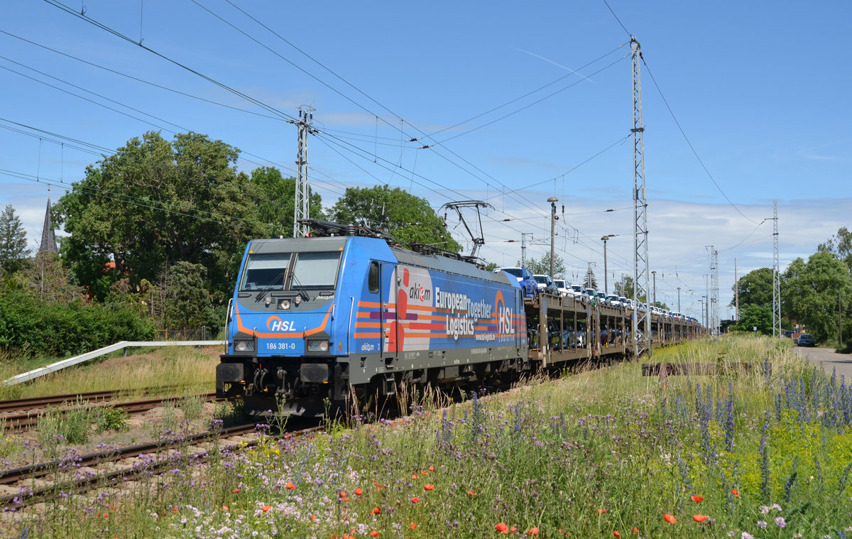 Am 21.06.20 schleppte 186 381 der HSL einen Skoda-Zug der BLG durch Peißen Richtung Halle(S).